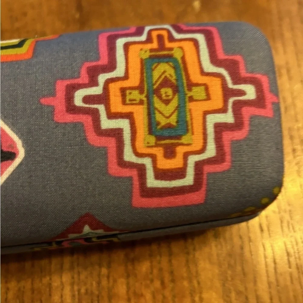 Vera Bradley Hard Clam Shell Eyeglass Case in Aztec